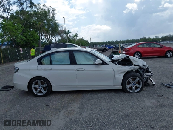 2013 BMW 3 Series 328i с VIN WBA3A5G55DNP19761, выставлен на аукционе IAAI как лот 42311901 с пробегом 205 691 миль миль и . История ставок и продаж доступна на DreamBid. Изображение 12.