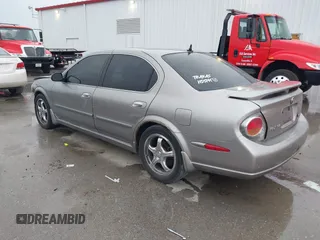 2002 Nissan Maxima GLE z VIN JN1DA31A32T308663, wystawiony jako IAAI lot #42136460 z przebiegiem 235 632 mil mil oraz . Historia ofert i sprzedaży dostępna na DreamBid. Obrazek 3.