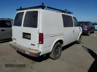 2000 GMC Safari Cargo with VIN 1GTDM19W4YB533844, listed as a Copart auction lot 71478084 with Not Provided miles and Salvage Title. Bid and sale history available at carsss.com. Image 3.