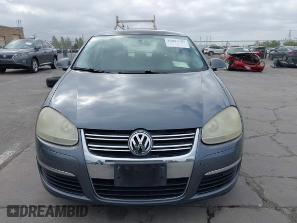 2009 Volkswagen Jetta Sedan SE with VIN 3VWRZ71K49M084983, listed as a IAAI auction lot 42095707 with 154,691 mi miles. Bid and sale history available at carsss.com. Image 12.
