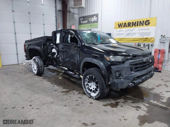 2024 Chevrolet Colorado 4WD Trail Boss with VIN 1GCPTEEK9R1161645, listed as a IAAI auction lot 40984625 with 174 mi miles. Bid and sale history available at carsss.com. Image 1.