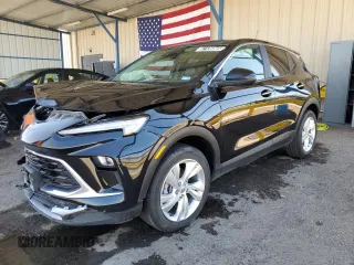 2025 Buick Encore GX Preferred с VIN KL4AMBSLXSB151313, выставлен на аукционе Copart как лот 57126945 с пробегом 5 348 миль миль и Списание • Salvage title. История ставок и продаж доступна на DreamBid. Изображение 1.