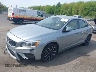 2017 Volvo S60 Dynamic z VIN YV140MTLXH2420132, wystawiony jako IAAI lot #42241376 z przebiegiem 191 292 mil mil oraz . Historia ofert i sprzedaży dostępna na DreamBid. Obrazek 2.