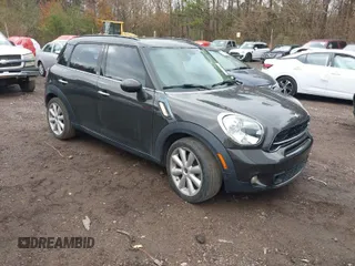 2015 MINI Countryman S z VIN WMWZC3C51FWT02567, wystawiony jako IAAI lot #41100535 z przebiegiem 135 727 mil mil oraz . Historia ofert i sprzedaży dostępna na DreamBid. Obrazek 1.