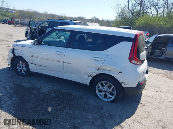 2020 Kia Soul S with VIN KNDJ23AUXL7003727, listed as a IAAI auction lot 41985634 with 69,457 mi miles and . Bid and sale history available at DreamBid. Image 3.