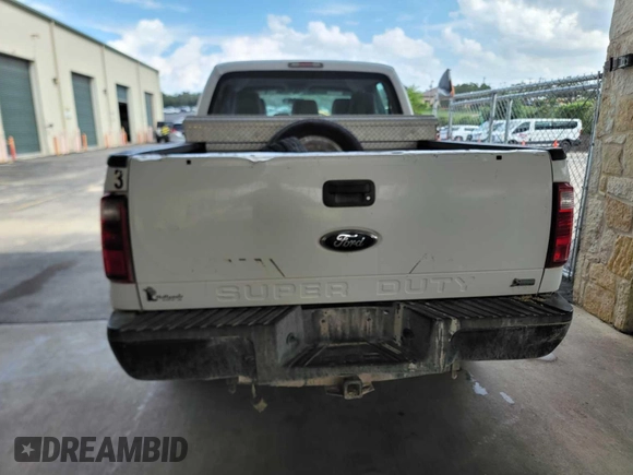 2011 Ford F-250 XL z VIN 1FT7W2B64BEC17079, wystawiony jako IAAI lot #42890662 z przebiegiem 106 522 mil mil oraz . Historia ofert i sprzedaży dostępna na DreamBid. Obrazek 10.