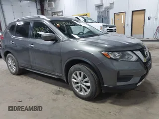 2017 Nissan Rogue S z VIN JN8AT2MV9HW267762, wystawiony jako IAAI lot #41949863 z przebiegiem 73 739 mil mil oraz . Historia ofert i sprzedaży dostępna na DreamBid. Obrazek 1.