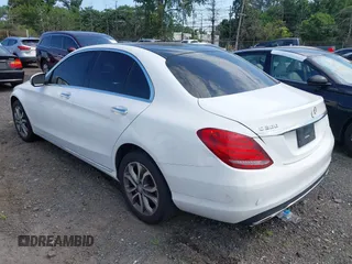 2015 Mercedes-Benz C 300 Luxury z VIN 55SWF4KB0FU010485, wystawiony jako IAAI lot #42773611 z przebiegiem 91 343 mil mil oraz . Historia ofert i sprzedaży dostępna na DreamBid. Obrazek 3.