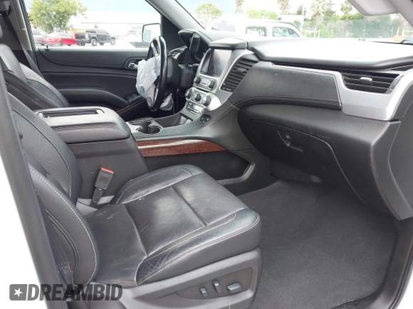 2019 GMC Yukon SLT with VIN 1GKS2BKC3KR160060, listed as a IAAI auction lot 42042122 with 124,733 mi miles. Bid and sale history available at carsss.com. Image 5.