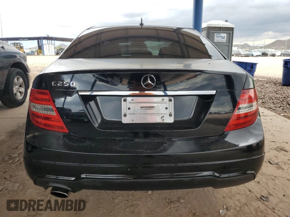 2014 Mercedes-Benz C 250 Sport z VIN WDDGF4HB7EG251001, wystawiony jako Copart lot #55901995 z przebiegiem 128 124 mil mil oraz Czysty tytuł • Clean title. Historia ofert i sprzedaży dostępna na DreamBid. Obrazek 6.