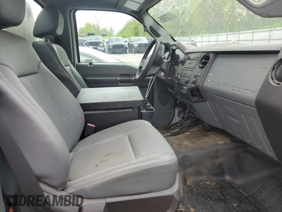 2013 Ford F-250 XL z VIN 1FTBF2B69DEB31067, wystawiony jako Copart lot #55297915 z przebiegiem 267 002 mil mil oraz Czysty tytuł • Clean title. Historia ofert i sprzedaży dostępna na DreamBid. Obrazek 10.