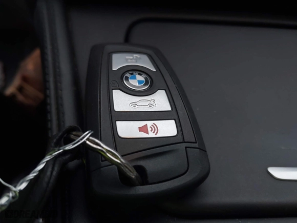 2013 BMW M5 with VIN WBSFV9C51DD095750, listed as a IAAI auction lot 40907304 with 93,014 mi miles. Bid and sale history available at carsss.com. Image 11.
