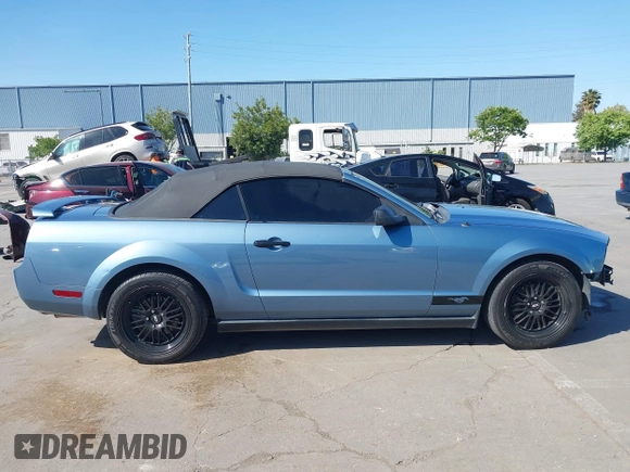 2005 Ford Mustang Deluxe with VIN 1ZVFT84N655232308, listed as a IAAI auction lot 42139250 with 200,850 mi miles. Bid and sale history available at carsss.com. Image 14.