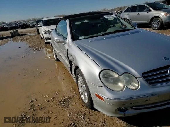 2004 Mercedes-Benz CLK 320 z VIN WDBTK65G44T019718, wystawiony jako Copart lot #79489734 z przebiegiem 206 148 mil mil oraz Szkody całkowita. Historia ofert i sprzedaży dostępna na DreamBid. Obrazek 11.