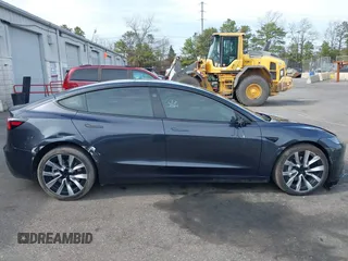 2024 Tesla Model 3 z VIN 5YJ3E1EA4RF742745, wystawiony jako IAAI lot #42085235 z przebiegiem 28 094 mil mil oraz . Historia ofert i sprzedaży dostępna na DreamBid. Obrazek 13.
