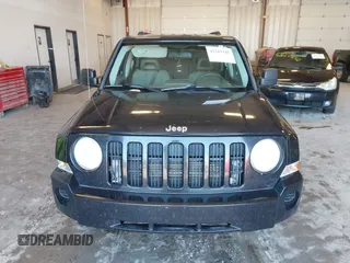 2008 Jeep Patriot Sport z VIN 1J8FT28W68D664256, wystawiony jako IAAI lot #42269345 z przebiegiem 150 138 mil mil oraz . Historia ofert i sprzedaży dostępna na DreamBid. Obrazek 6.