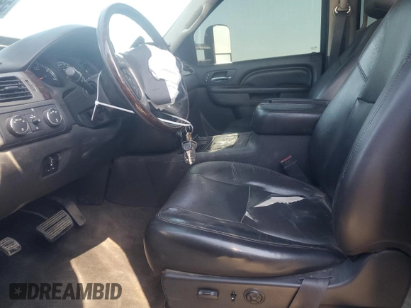 2011 GMC Sierra 2500HD Denali z VIN 1GT125C84BF262407, wystawiony jako Copart lot #59627705 z przebiegiem 155 259 mil mil oraz Szkoda całkowita • Salvage title. Historia ofert i sprzedaży dostępna na DreamBid. Obrazek 7.