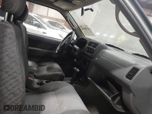 2001 Nissan Xterra XE z VIN 5N1ED28YX1C571796, wystawiony jako IAAI lot #42308046 z przebiegiem Nie podano mil oraz . Historia ofert i sprzedaży dostępna na DreamBid. Obrazek 5.