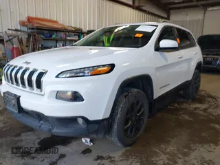 2016 Jeep Cherokee Latitude z VIN 1C4PJMCS5GW373641, wystawiony jako IAAI lot #41997516 z przebiegiem 134 213 mil mil oraz . Historia ofert i sprzedaży dostępna na DreamBid. Obrazek 2.