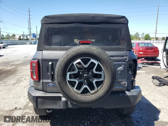 2023 Ford Bronco z VIN 1FMDE5BH4PLA99848, wystawiony jako Copart lot #49833595 z przebiegiem 29 101 mil mil oraz Szkody całkowita. Historia ofert i sprzedaży dostępna na DreamBid. Obrazek 6.