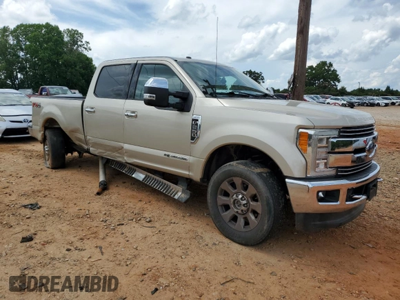 2017 Ford F-250 Lariat z VIN 1FT7W2BTXHEC94053, wystawiony jako Copart lot #61049155 z przebiegiem 57 994 mil mil oraz Szkoda całkowita • Salvage title. Historia ofert i sprzedaży dostępna na DreamBid. Obrazek 4.