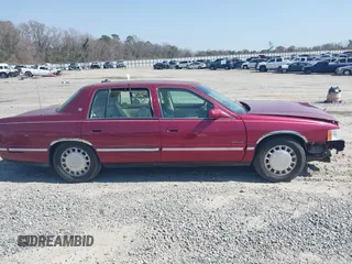 1999 Cadillac DeVille z VIN 1G6KD54Y8XU771788, wystawiony jako IAAI lot #41734590 z przebiegiem 84 302 mil mil oraz . Historia ofert i sprzedaży dostępna na DreamBid. Obrazek 13.