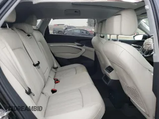 2024 Audi Q8 e-tron Premium Plus z VIN WA15AAGE3RB008258, wystawiony jako Copart lot #78146344 z przebiegiem 12 264 mil mil oraz Szkoda całkowita • Salvage title. Historia ofert i sprzedaży dostępna na DreamBid. Obrazek 11.