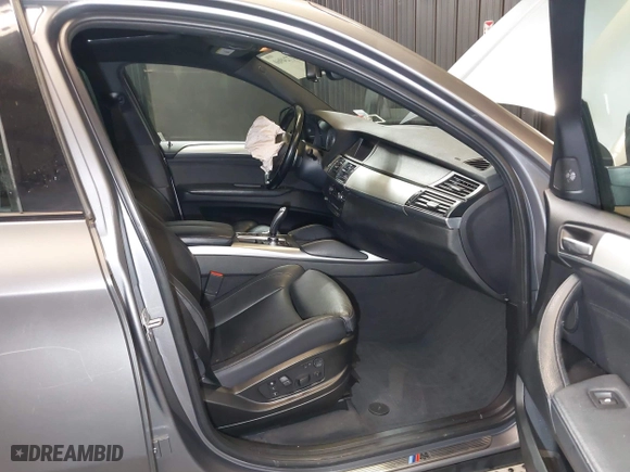 2014 BMW X6 50i with VIN 5UXFG8C55EL592995, listed as a IAAI auction lot 41724960 with 137,112 mi miles. Bid and sale history available at carsss.com. Image 5.