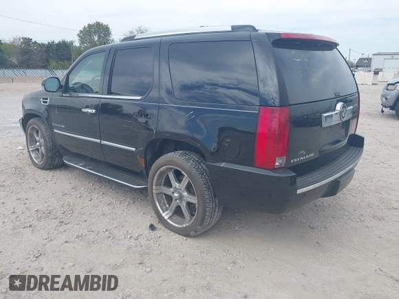 2007 Cadillac Escalade z VIN 1GYFK63847R144188, wystawiony jako IAAI lot #42244242 z przebiegiem 261 035 mil mil oraz . Historia ofert i sprzedaży dostępna na DreamBid. Obrazek 3.