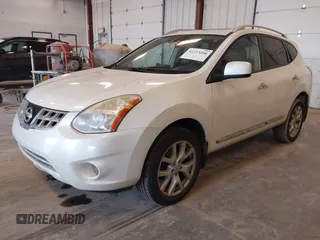 2011 Nissan Rogue S z VIN JN8AS5MV7BW256822, wystawiony jako IAAI lot #42323266 z przebiegiem 130 313 mil mil oraz . Historia ofert i sprzedaży dostępna na DreamBid. Obrazek 2.