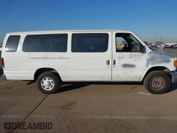 2007 Ford Econoline Passenger XL z VIN 1FBSS31L07DA47100, wystawiony jako IAAI lot #41054675 z przebiegiem 101 879 mil mil oraz . Historia ofert i sprzedaży dostępna na DreamBid. Obrazek 13.