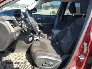 2017 Jeep Cherokee Latitude with VIN 1C4PJMCS6HW635622, listed as a Copart auction lot 49490495 with 136,102 mi miles and Salvage Title. Bid and sale history available at DreamBid. Image 7.