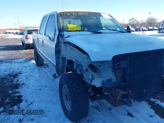 1999 Ford Super Duty F-250 XL with VIN 1FTNW21F9XEC14744, listed as a IAAI auction lot 41290325 with 200,113 mi miles. Bid and sale history available at carsss.com. Image 1.