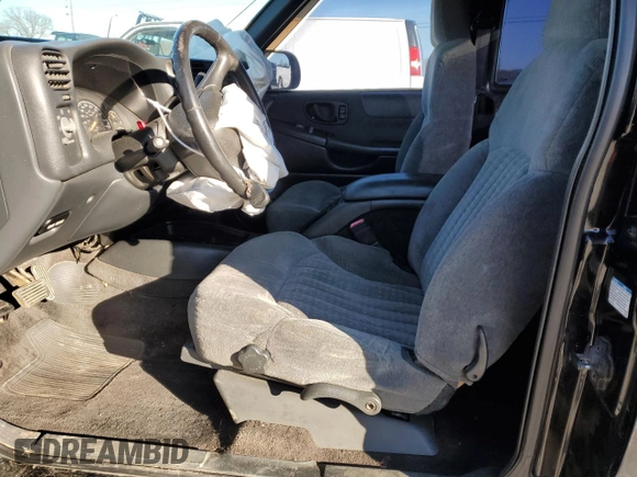 2002 Chevrolet S-10 LS with VIN 1GCCT19W228189014, listed as a Copart auction lot 89177205 with 0 mi miles and Salvage Title. Bid and sale history available at carsss.com. Image 7.