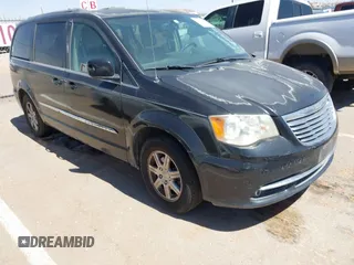 2013 Chrysler Town & Country Touring z VIN 2C4RC1BG7DR577053, wystawiony jako IAAI lot #42432189 z przebiegiem 135 957 mil mil oraz . Historia ofert i sprzedaży dostępna na DreamBid. Obrazek 1.