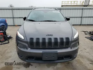2017 Jeep Cherokee Altitude z VIN 1C4PJLABXHW578483, wystawiony jako Copart lot #84121914 z przebiegiem 118 259 mil mil oraz Szkoda całkowita • Salvage title. Historia ofert i sprzedaży dostępna na DreamBid. Obrazek 5.