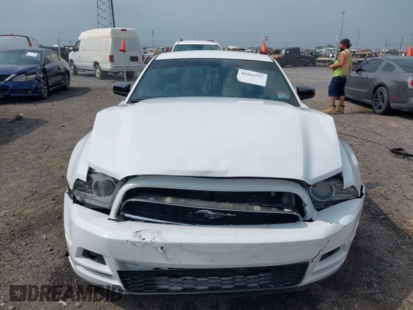 2014 Ford Mustang V6 с VIN 1ZVBP8AM2E5318701, выставлен на аукционе IAAI как лот 42265557 с пробегом 97 870 миль миль и . История ставок и продаж доступна на DreamBid. Изображение 13.