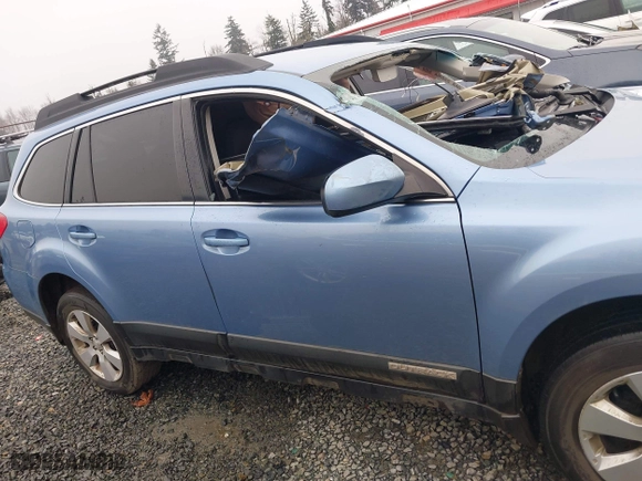 2010 Subaru Outback Prem All-Weather/HK Aud with VIN 4S4BRBFC1A3370252, listed as a IAAI auction lot 41265899 with 139,134 mi miles. Bid and sale history available at carsss.com. Image 13.
