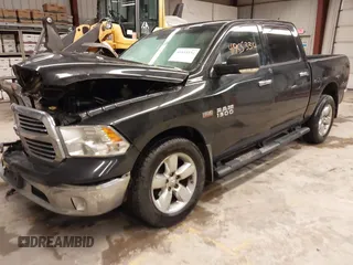 2016 Ram 1500 Big Horn z VIN 1C6RR7LT3GS305235, wystawiony jako IAAI lot #41955334 z przebiegiem 211 673 mil mil oraz . Historia ofert i sprzedaży dostępna na DreamBid. Obrazek 2.