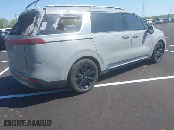 2024 Kia Carnival SX Prestige with VIN KNDNE5H32R6340005, listed as a IAAI auction lot 41984379 with 37,525 mi miles and . Bid and sale history available at DreamBid. Image 4.