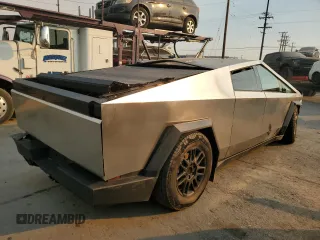 2024 Tesla Cybertruck Cyberbeast z VIN 7G2CEHEEXRA035106, wystawiony jako Copart lot #88135895 z przebiegiem 1362 mil mil oraz Szkody całkowita. Historia ofert i sprzedaży dostępna na DreamBid. Obrazek 3.