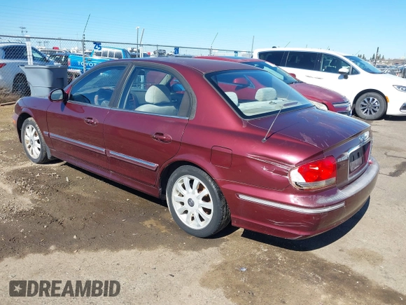 2002 Hyundai Sonata GLS with VIN KMHWF35HX2A586689, listed as a IAAI auction lot 41681385 with 273,132 mi miles. Bid and sale history available at carsss.com. Image 3.