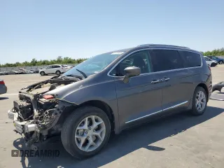 2019 Chrysler Pacifica Touring L с VIN 2C4RC1BG2KR523253, выставлен на аукционе Copart как лот 62129495 с пробегом 100 200 миль миль и Списание • Salvage title. История ставок и продаж доступна на DreamBid. Изображение 1.