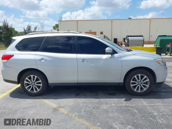 2016 Nissan Pathfinder SV with VIN 5N1AR2MN5GC647848, listed as a IAAI auction lot 42178328 with 155,942 mi miles. Bid and sale history available at carsss.com. Image 13.