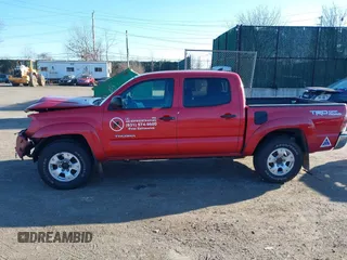 2014 Toyota Tacoma with VIN 3TMLU4EN5EM152759, listed as a IAAI auction lot 41726552 with 194,817 mi miles. Bid and sale history available at carsss.com. Image 14.