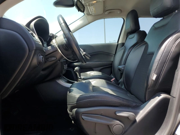 2018 Jeep Compass Latitude z VIN 3C4NJCBB0JT134143, wystawiony jako Copart lot #57228345 z przebiegiem 102 011 mil mil oraz Szkoda całkowita • Salvage title. Historia ofert i sprzedaży dostępna na DreamBid. Obrazek 7.