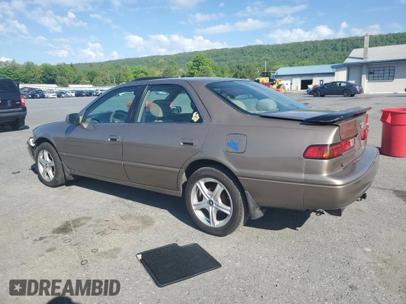 1999 Toyota Camry LE z VIN JT2BG22K0X0295893, wystawiony jako Copart lot #56183655 z przebiegiem 327 172 mil mil oraz Szkoda całkowita • Salvage title. Historia ofert i sprzedaży dostępna na DreamBid. Obrazek 2.