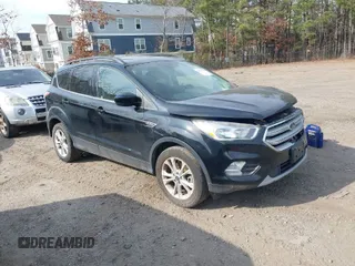 2018 Ford Escape SE z VIN 1FMCU9GD4JUC10945, wystawiony jako IAAI lot #41715666 z przebiegiem 143 060 mil mil oraz . Historia ofert i sprzedaży dostępna na DreamBid. Obrazek 1.