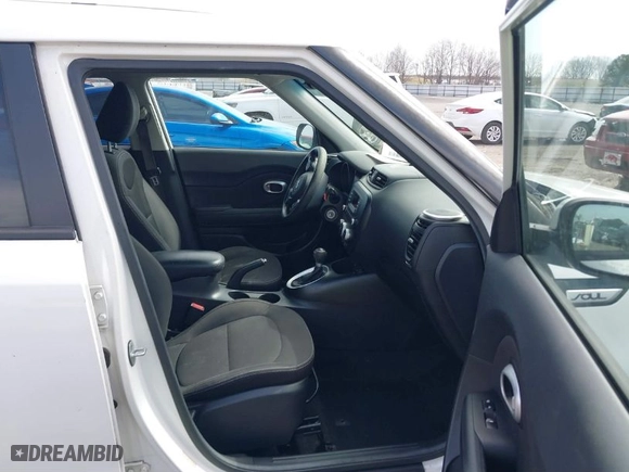 2015 Kia Soul with VIN KNDJN2A2XF7157813, listed as a IAAI auction lot 41692105 with 132,416 mi miles. Bid and sale history available at carsss.com. Image 5.