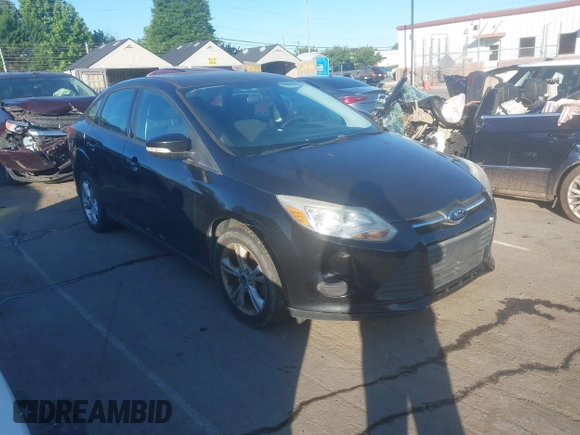 2013 Ford Focus SE z VIN 1FADP3F29DL216818, wystawiony jako IAAI lot #42347855 z przebiegiem 138 921 mil mil oraz . Historia ofert i sprzedaży dostępna na DreamBid. Obrazek 1.